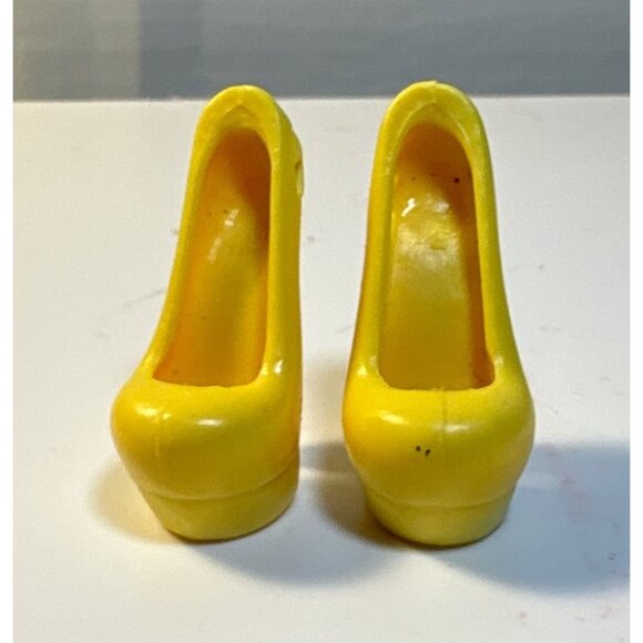 Monster High Shoes Yellow For Frankie Stein Freaky Fusion Recharge Chamber Doll - Picture 2 of 5